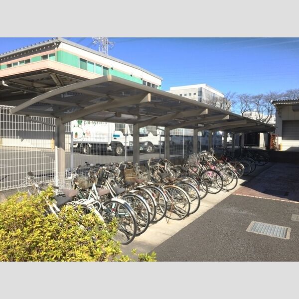 現地周辺 (屋根付駐輪場)