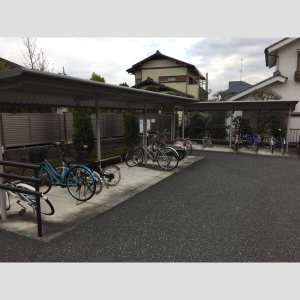 現地周辺 (屋根付駐輪場)