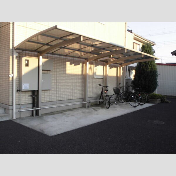 現地周辺 (屋根付き駐輪場)