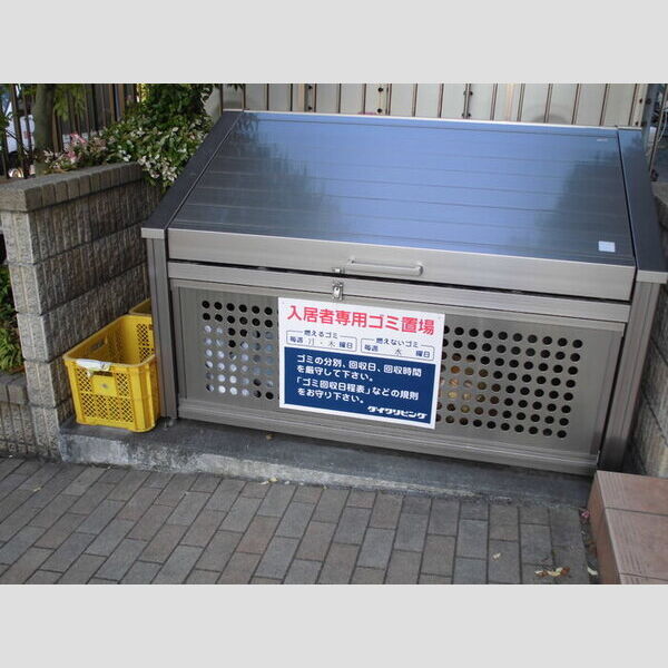 現地周辺 (入居者専用ゴミ置き場)