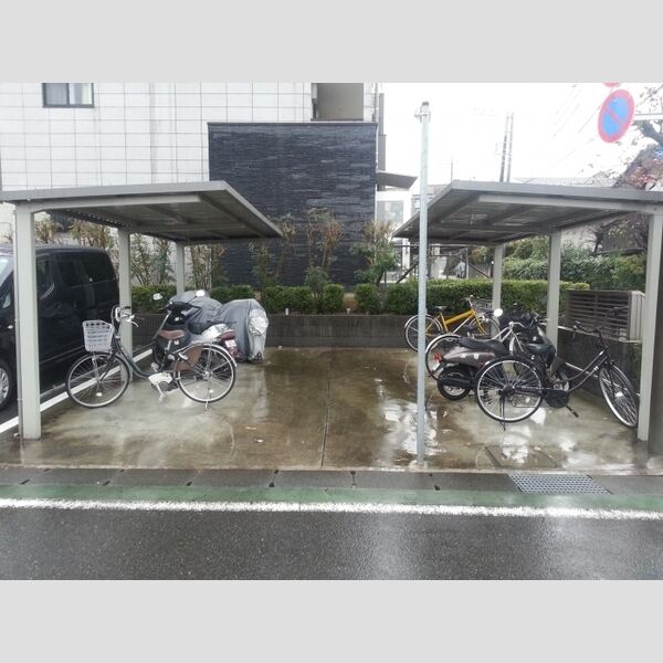 現地周辺 (駐輪場)