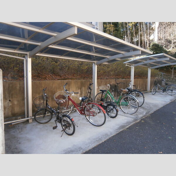 現地周辺 (屋根付き駐輪場)