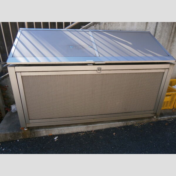 現地周辺 (入居者専用ゴミ置き場)