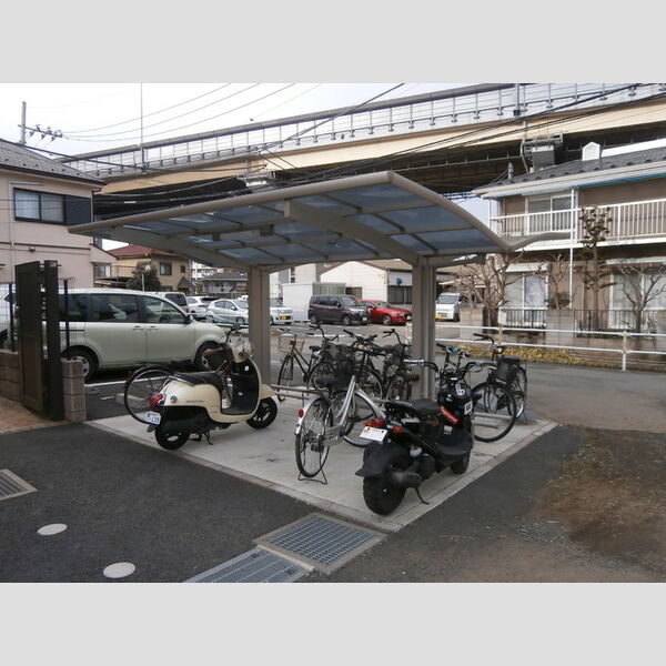 現地周辺 (屋根付き駐輪場)