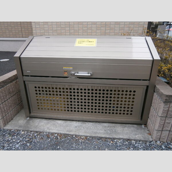 現地周辺 (入居者専用ゴミ置き場)