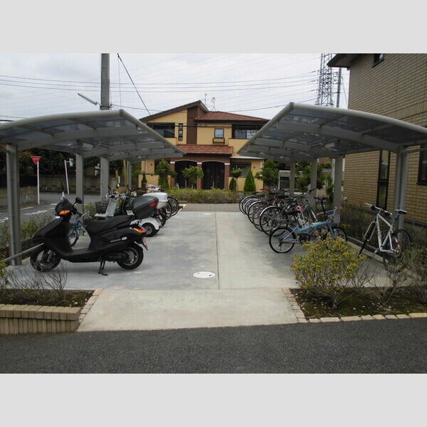 現地周辺 (屋根付き駐輪場)