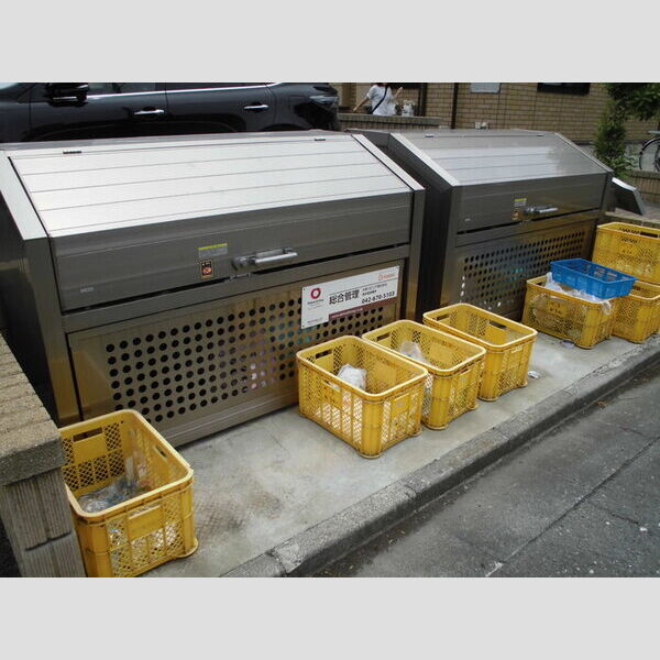 現地周辺 (入居者専用ゴミ置き場)