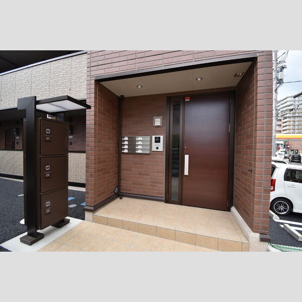 エントランス (建物入口)