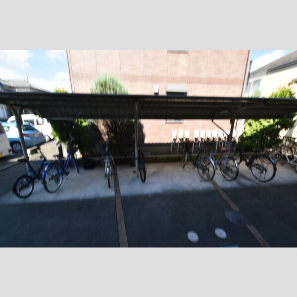 現地周辺 (屋根付き駐輪場)