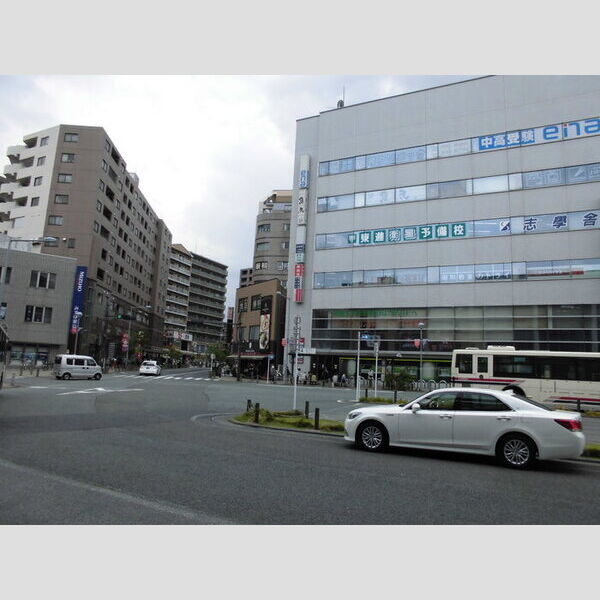 現地周辺 (高幡不動駅前ロータリー)