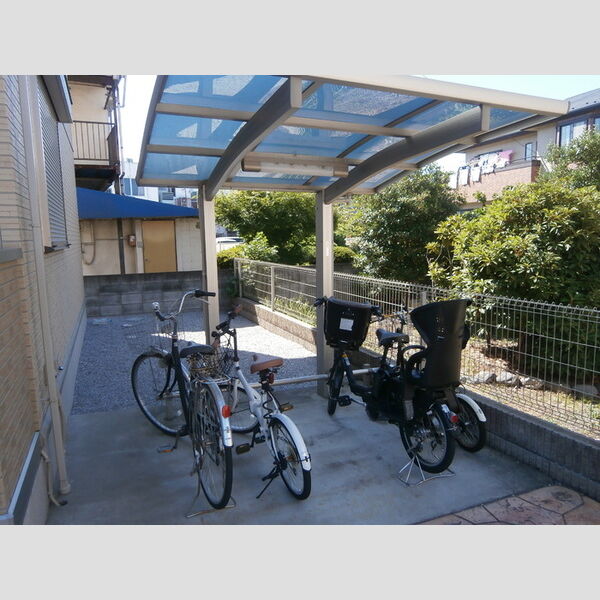 現地周辺 (屋根付き駐輪場)