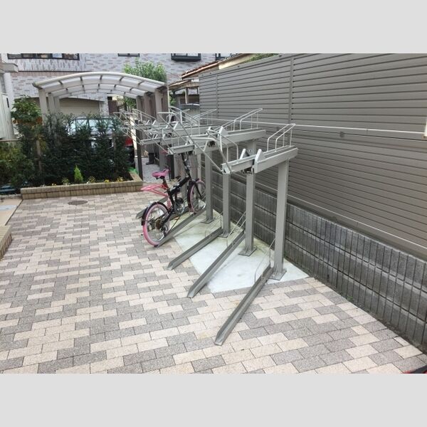 現地周辺 (駐輪スペース)