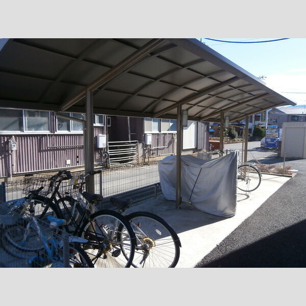 現地周辺 (屋根付き駐輪場)