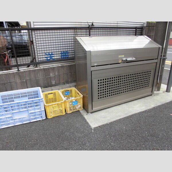 現地周辺 (入居者専用ゴミ置き場)