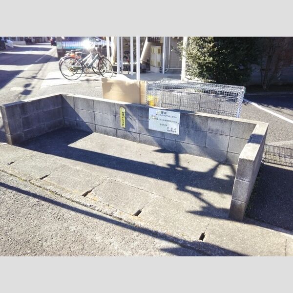 現地周辺 (ゴミ置き場)