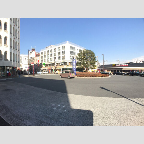 現地周辺 (駅前)
