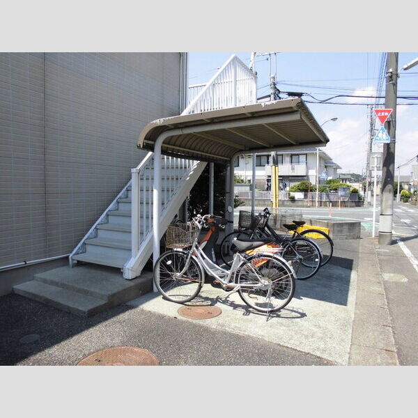 現地周辺 (屋根付き駐輪場)