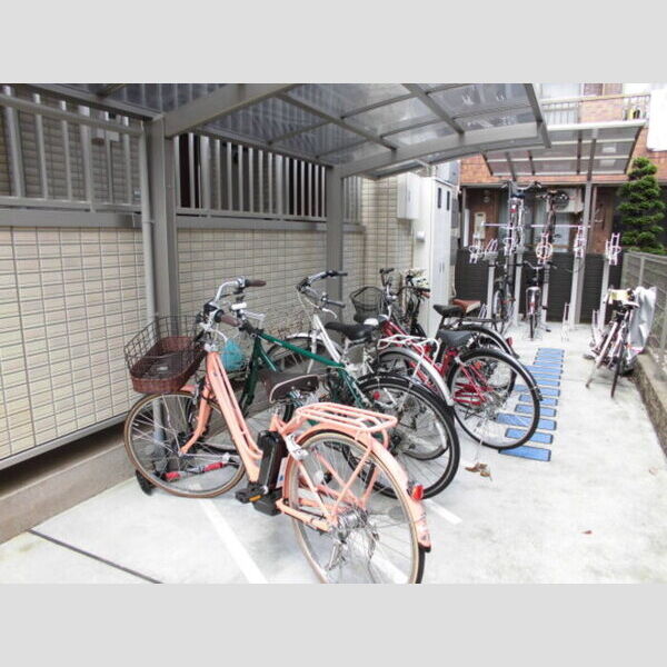 現地周辺 (屋根付駐輪場)