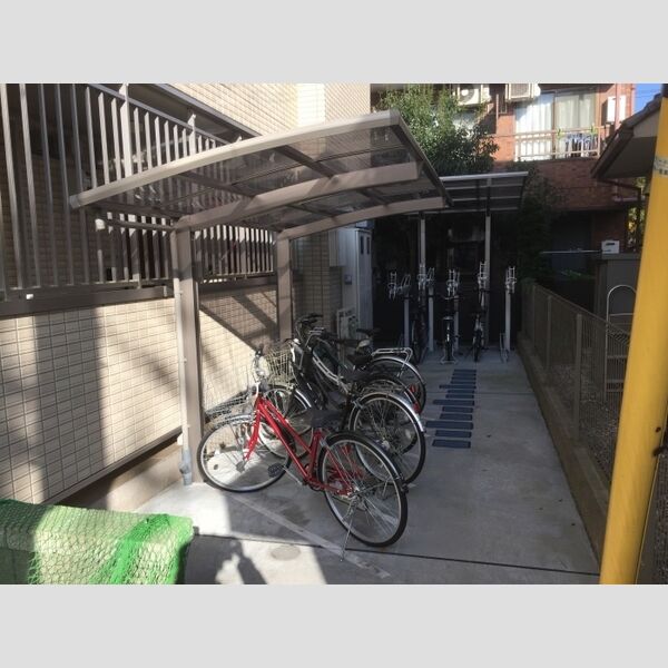 現地周辺 (屋根付駐輪場)