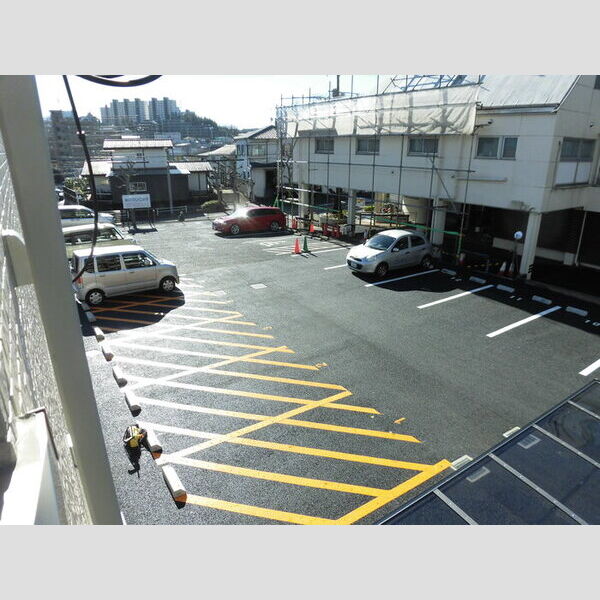 駐車場 (駐車場(黄線部分))