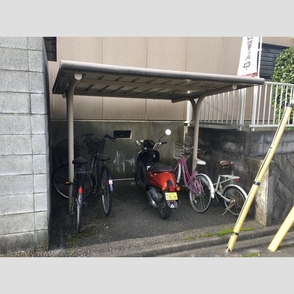 現地周辺 (屋根付駐輪場)