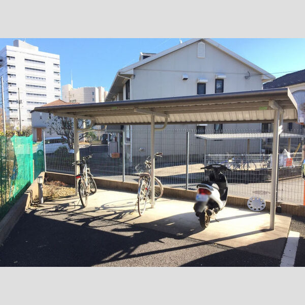 現地周辺 (屋根付き駐輪場)