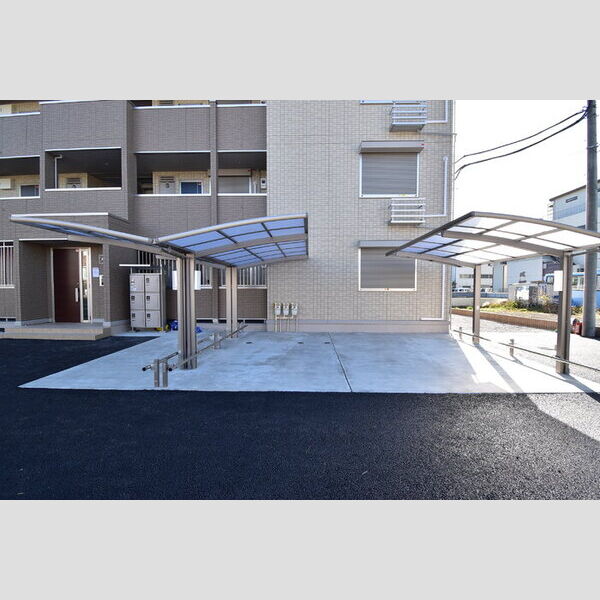 現地周辺 (屋根付駐輪場)