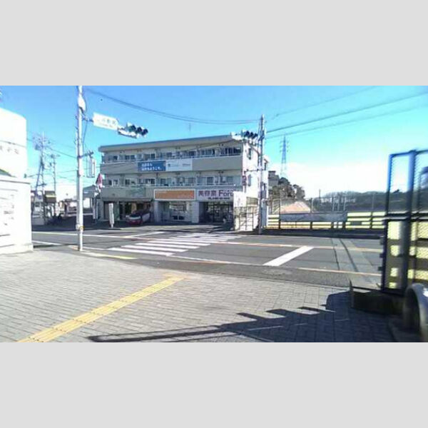 現地周辺 (京王高尾線山田駅前(2017.3撮影))