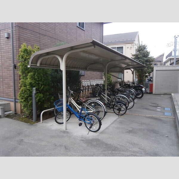 現地周辺 (屋根付き駐輪場)