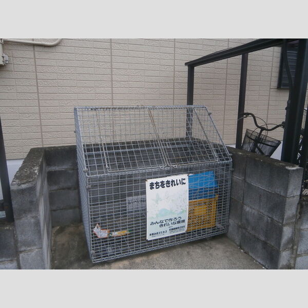 現地周辺 (入居者専用ゴミ置き場)