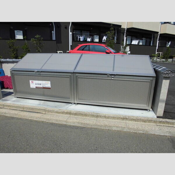 現地周辺 (入居者専用ゴミ置き場)