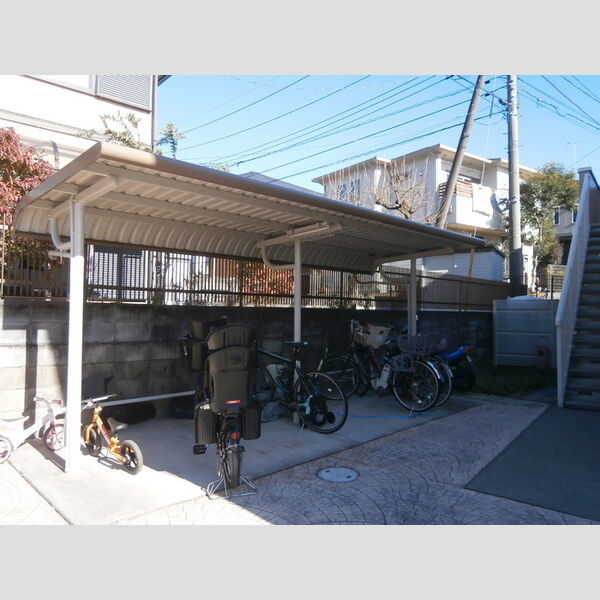 現地周辺 (屋根付き駐輪場)