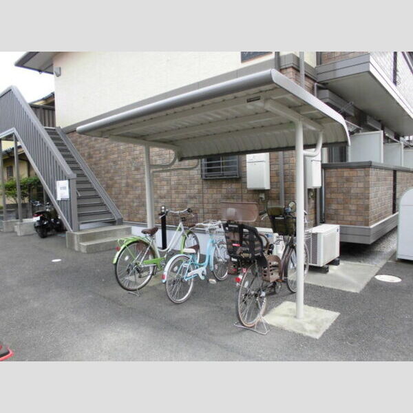 現地周辺 (屋根付駐輪場)