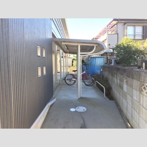 現地周辺 (屋根付駐輪場)