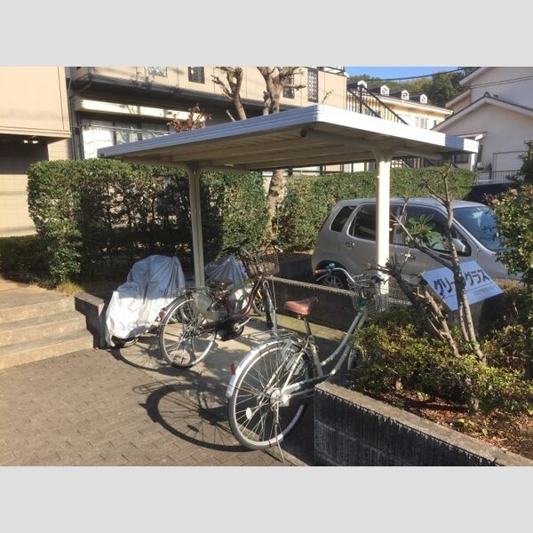 現地周辺 (屋根付駐輪場)