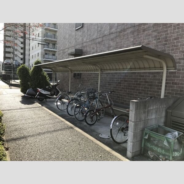 現地周辺 (屋根付駐輪場)