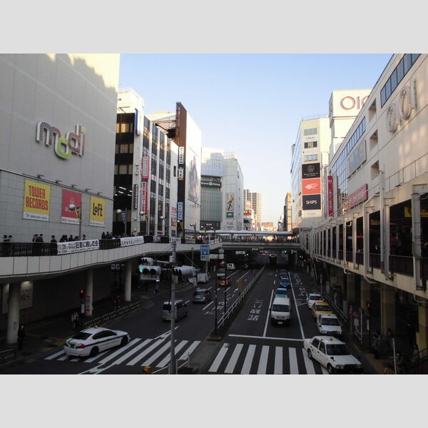 現地周辺 (町田駅前)