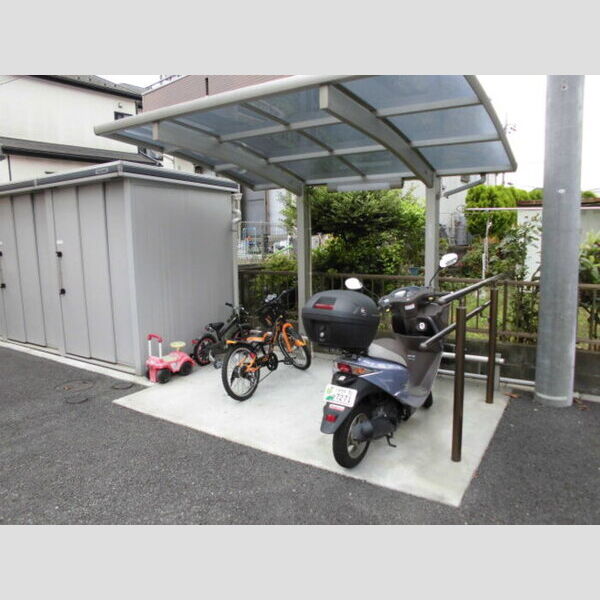 現地周辺 (屋根付駐輪場)