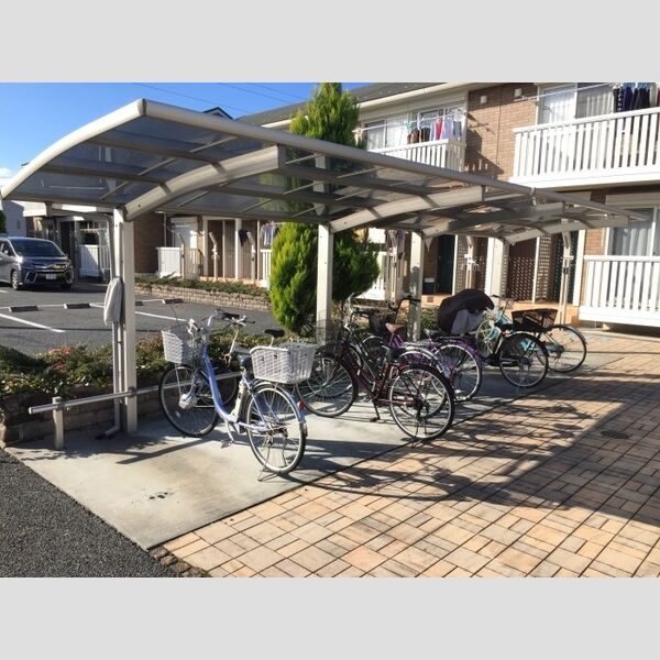 現地周辺 (屋根付き駐輪場)