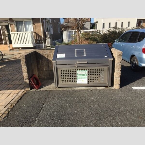 現地周辺 (入居者専用ゴミ置き場)