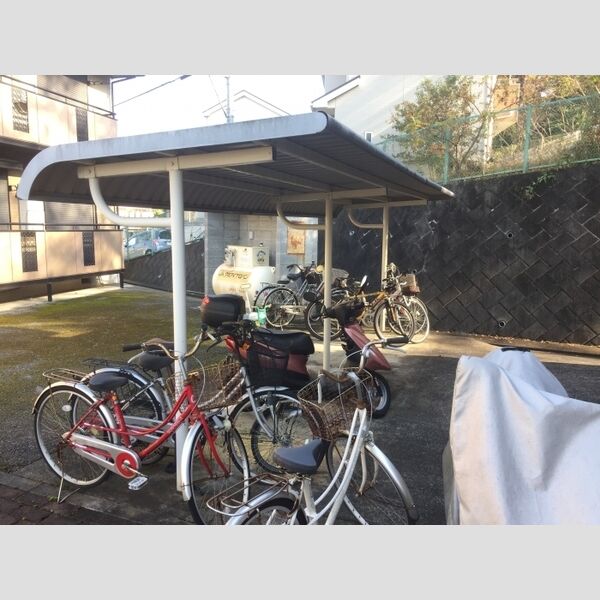 現地周辺 (屋根付駐輪場)