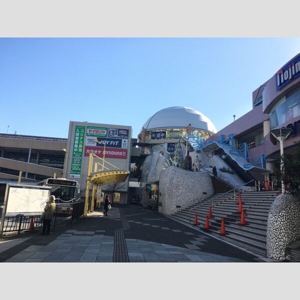 現地周辺 (京王相模原線京王堀之内駅前(2017.2月撮影))
