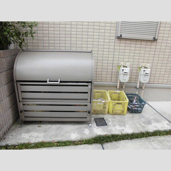 現地周辺 (入居者専用ゴミ置き場)