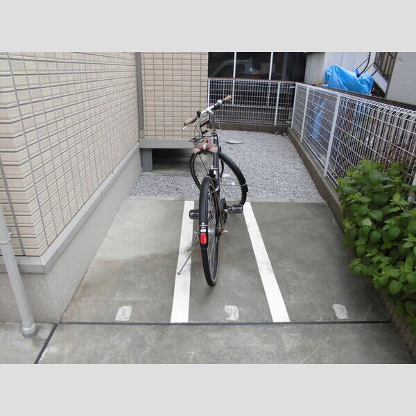 現地周辺 (駐輪スペース)