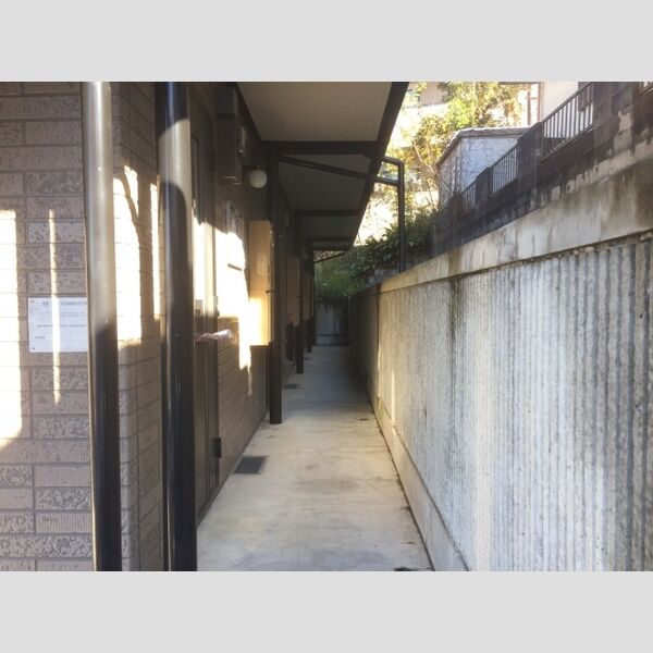 現地周辺 (1階玄関前共用部)