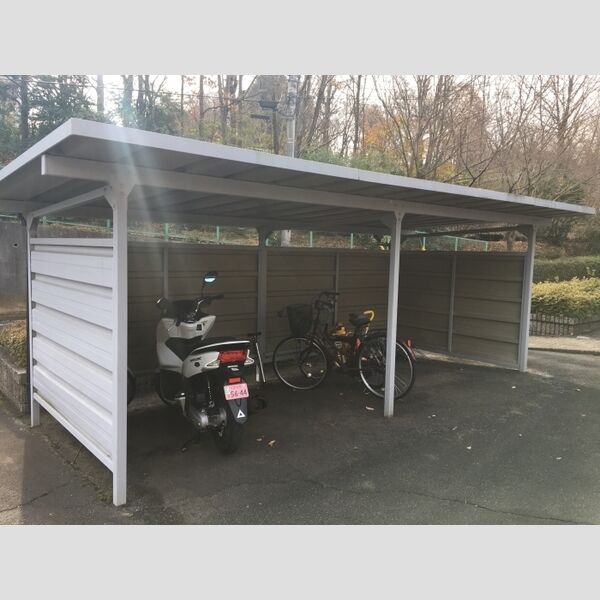 現地周辺 (屋根付駐輪場)
