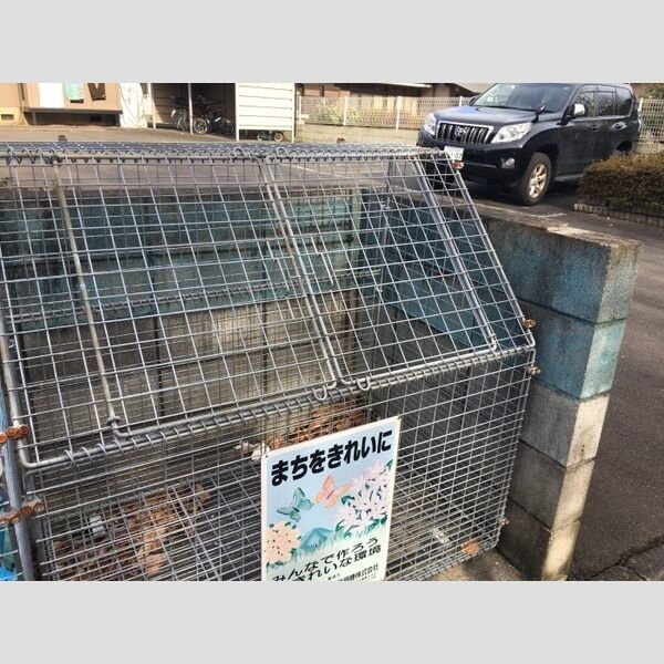 現地周辺 (共用ゴミ置き場(専用ボックスが設置されています))