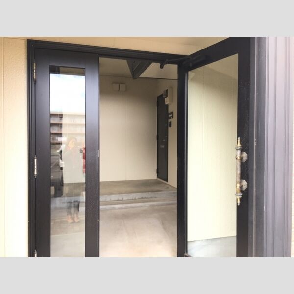 エントランス (建物入口)