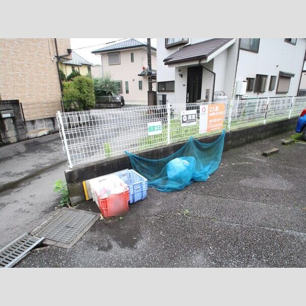 現地周辺 (ゴミ置き場)