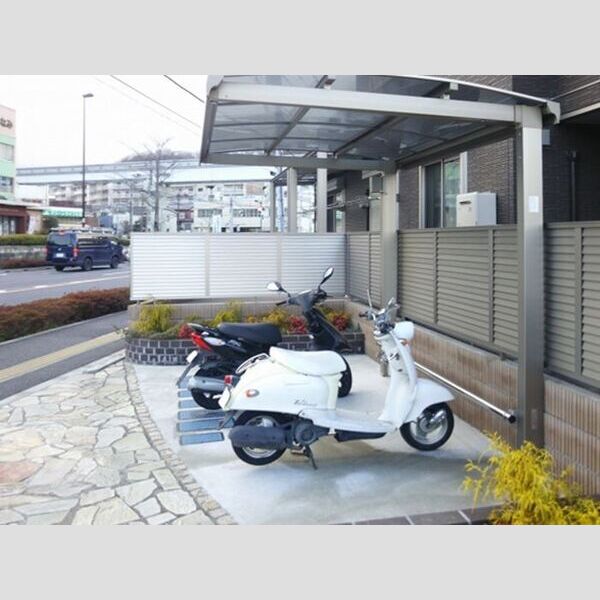現地周辺 (屋根付駐輪場(バイク専用))